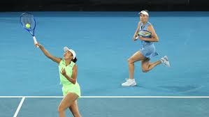 被垫脚了！伦纳德再次受伤，快船欲哭无泪